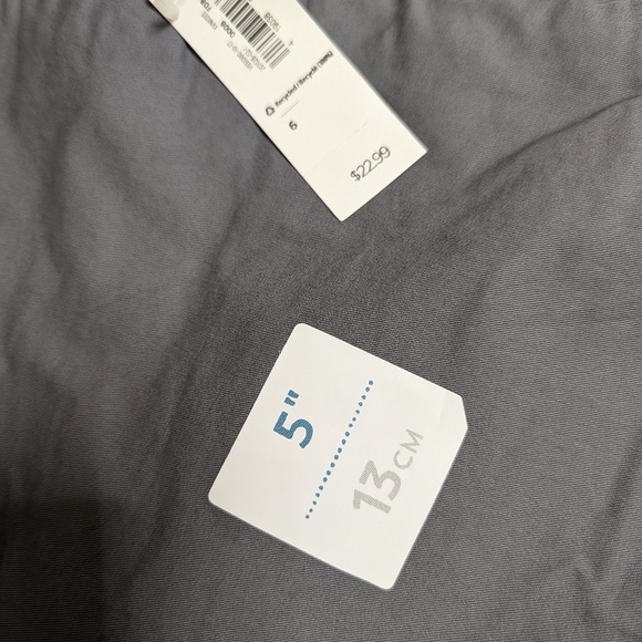 Old Navy Passe Partout Gray 5" Shorts Size 6 NWT MSRP $22.99 - Picture 3 of 6